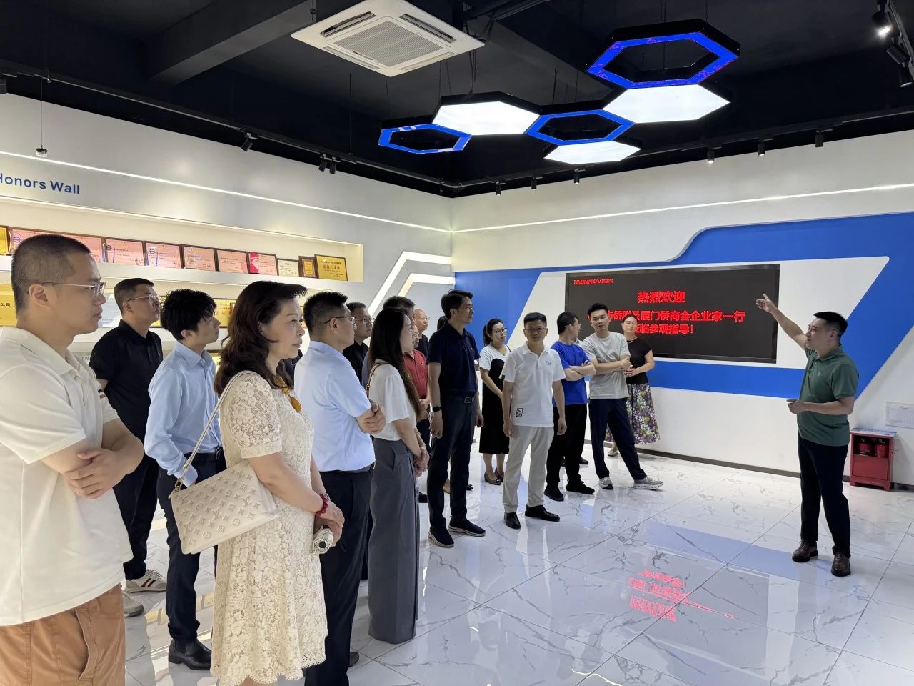 1750234886332647.jpg 202506160018.jpg